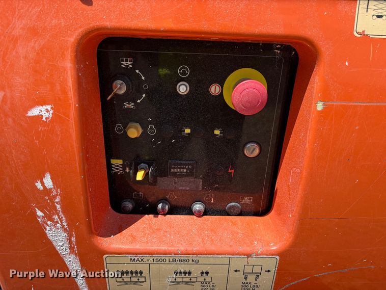 image for item ET0123 2015 JLG 4394RT scissor lift