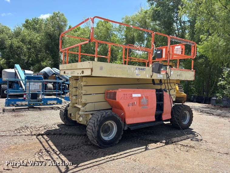 image for item ET0124 2007 JLG 4394RT scissor lift
