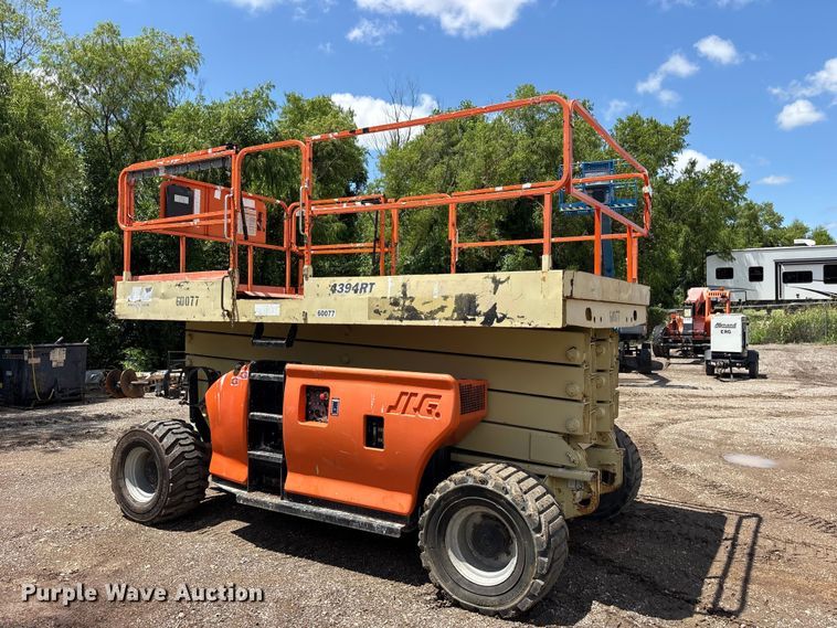 image for item ET0124 2007 JLG 4394RT scissor lift