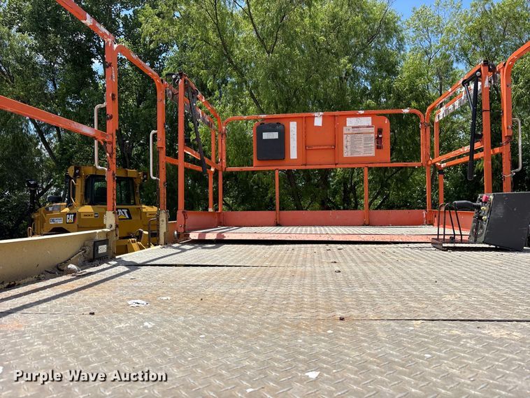image for item ET0124 2007 JLG 4394RT scissor lift