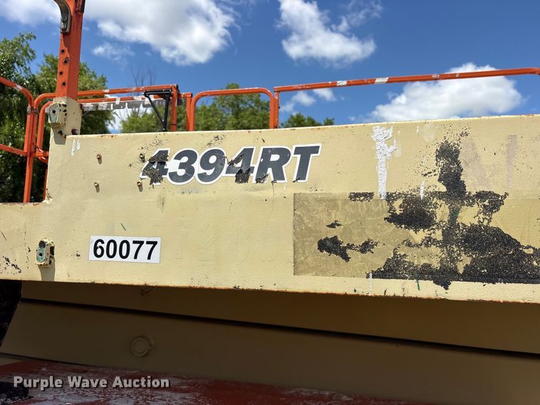 image for item ET0124 2007 JLG 4394RT scissor lift