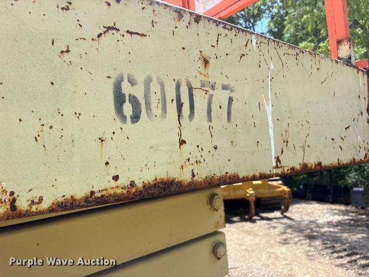 image for item ET0124 2007 JLG 4394RT scissor lift
