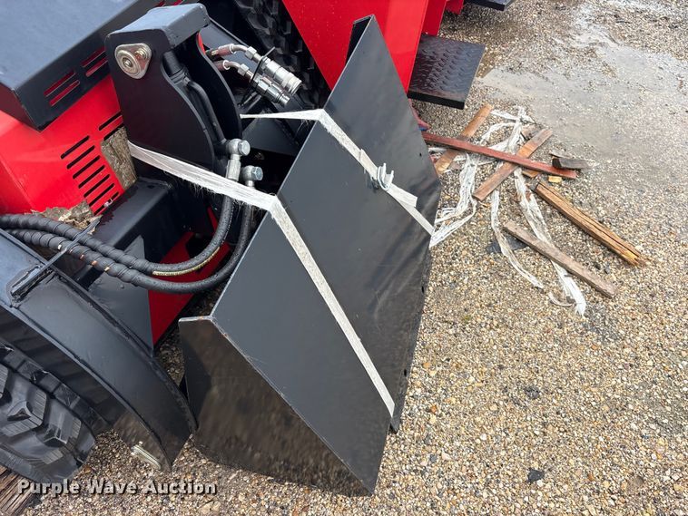image for item ET0194 2024 Erie SCL850 compact utility loader