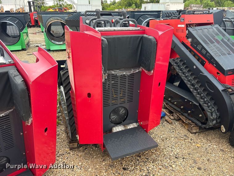 image for item ET0195 2024 Erie SCL850 compact utility loader