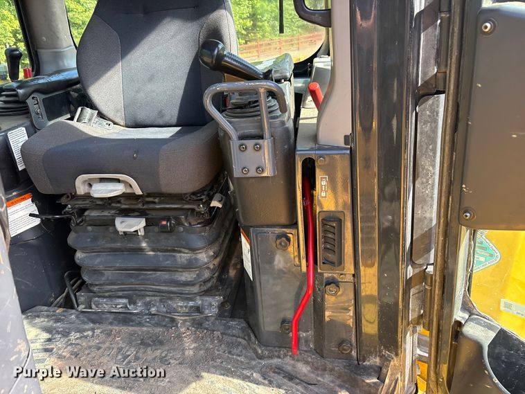 image for item ET0348 2019 Komatsu D65PX-18 dozer