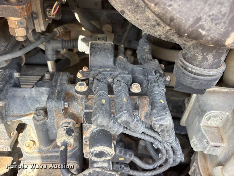image for item ET0348 2019 Komatsu D65PX-18 dozer