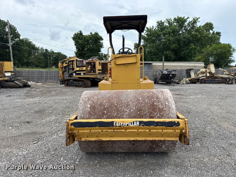 image for item ET6255 1994 Caterpillar CS-433B single drum vibratory roller