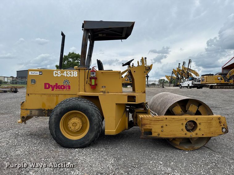 image for item ET6255 1994 Caterpillar CS-433B single drum vibratory roller