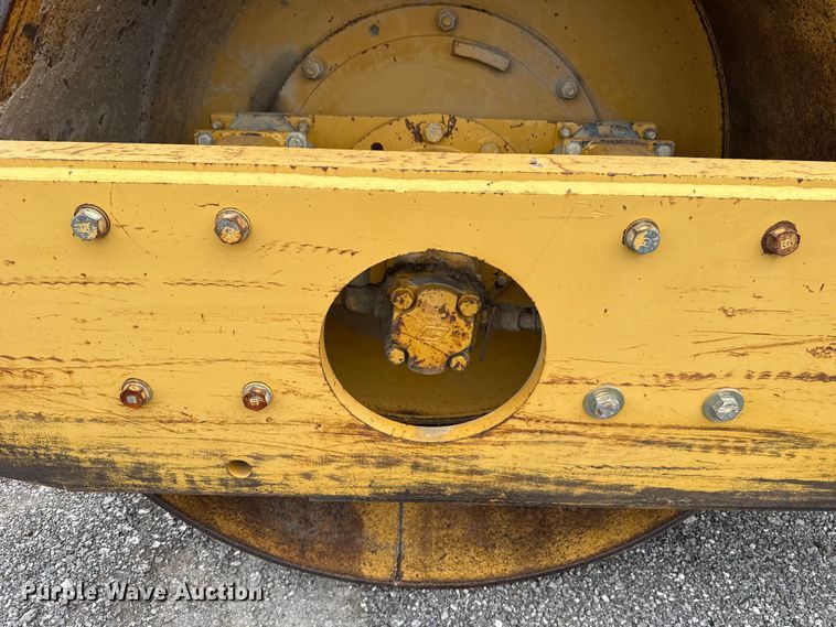 image for item ET6255 1994 Caterpillar CS-433B single drum vibratory roller