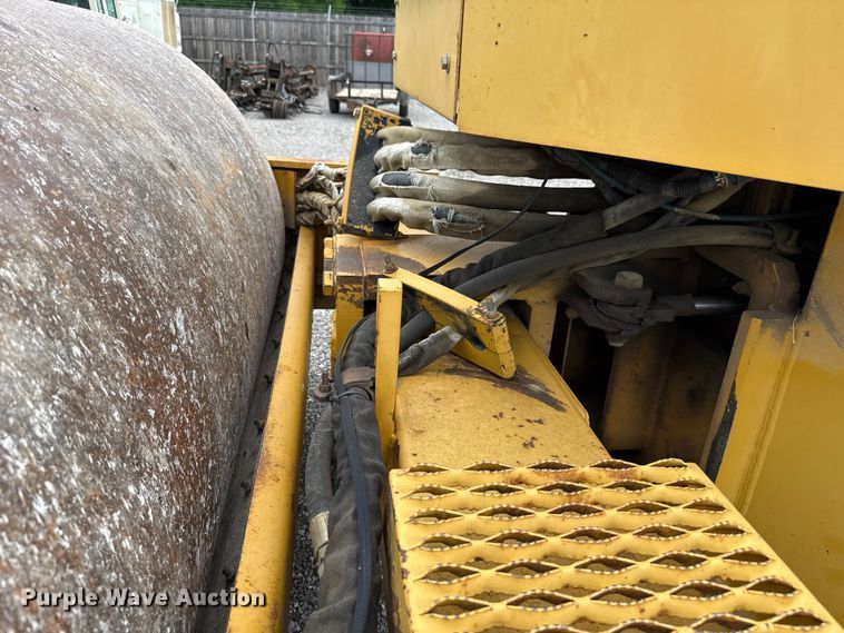 image for item ET6255 1994 Caterpillar CS-433B single drum vibratory roller