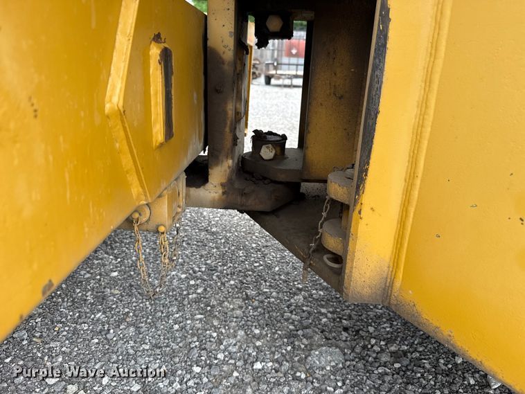 image for item ET6255 1994 Caterpillar CS-433B single drum vibratory roller