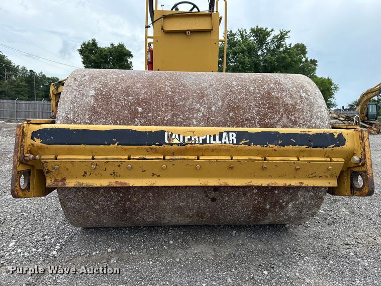 image for item ET6255 1994 Caterpillar CS-433B single drum vibratory roller