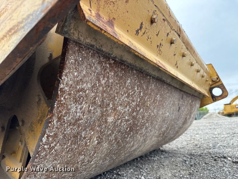 image for item ET6255 1994 Caterpillar CS-433B single drum vibratory roller