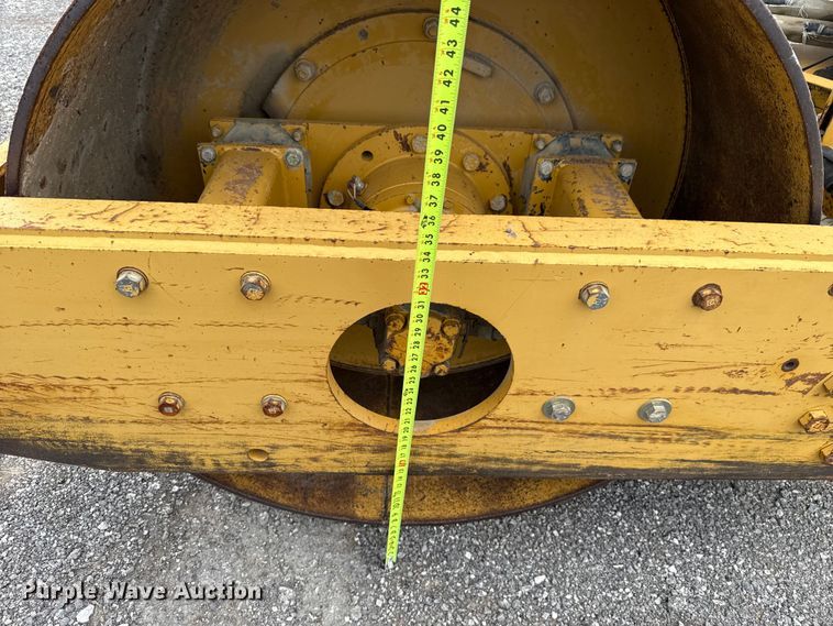 image for item ET6255 1994 Caterpillar CS-433B single drum vibratory roller