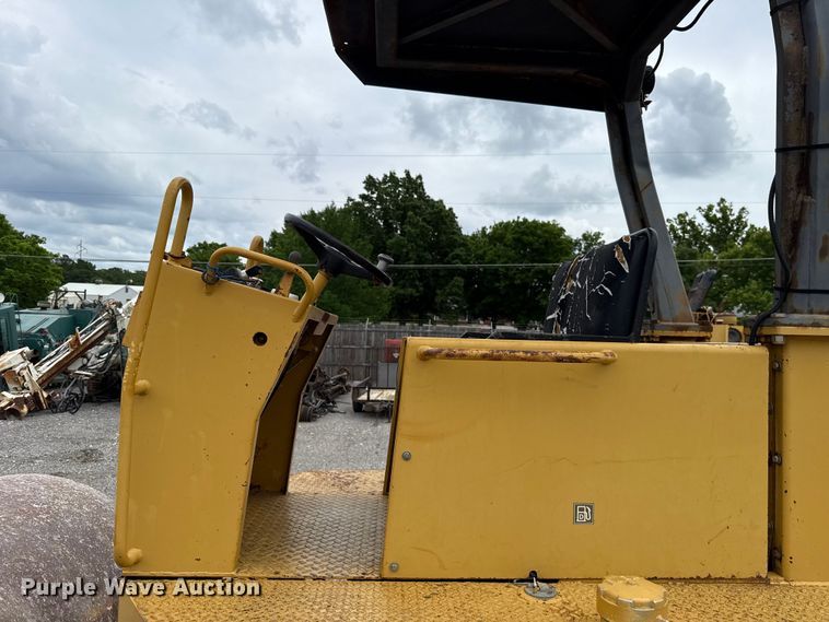 image for item ET6255 1994 Caterpillar CS-433B single drum vibratory roller