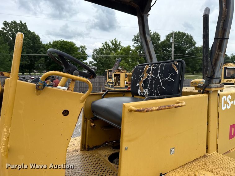 image for item ET6255 1994 Caterpillar CS-433B single drum vibratory roller
