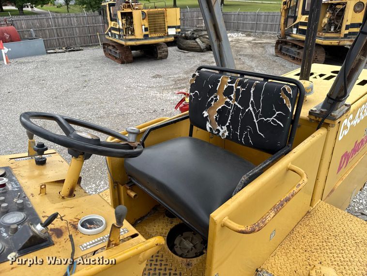 image for item ET6255 1994 Caterpillar CS-433B single drum vibratory roller