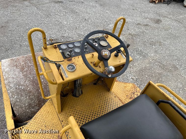 image for item ET6255 1994 Caterpillar CS-433B single drum vibratory roller