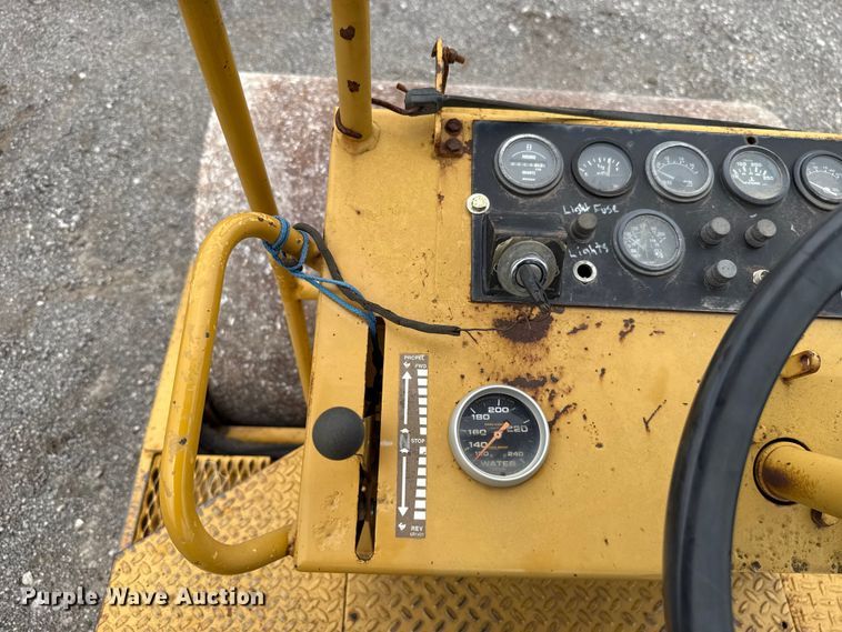 image for item ET6255 1994 Caterpillar CS-433B single drum vibratory roller