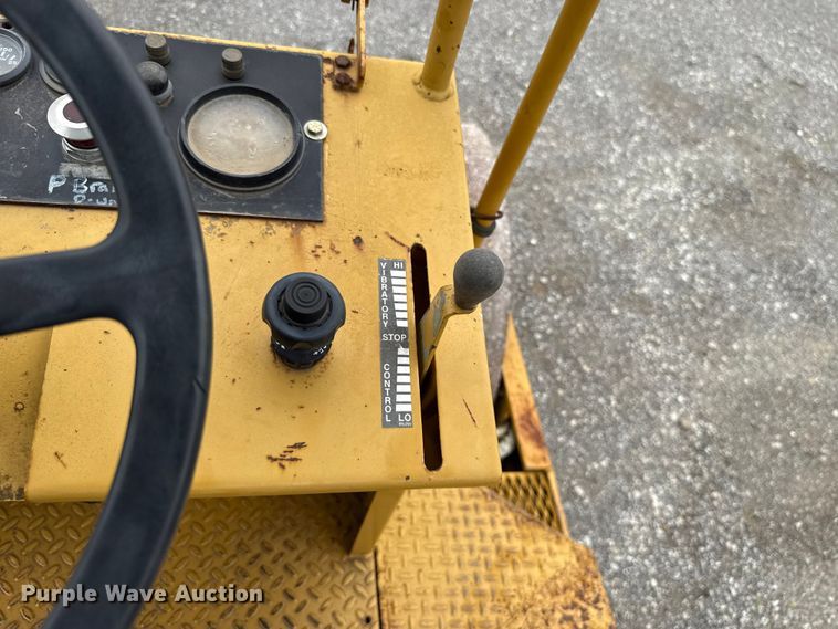 image for item ET6255 1994 Caterpillar CS-433B single drum vibratory roller