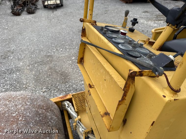 image for item ET6255 1994 Caterpillar CS-433B single drum vibratory roller