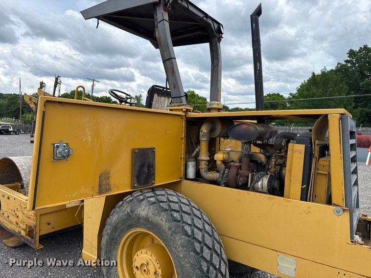 image for item ET6255 1994 Caterpillar CS-433B single drum vibratory roller