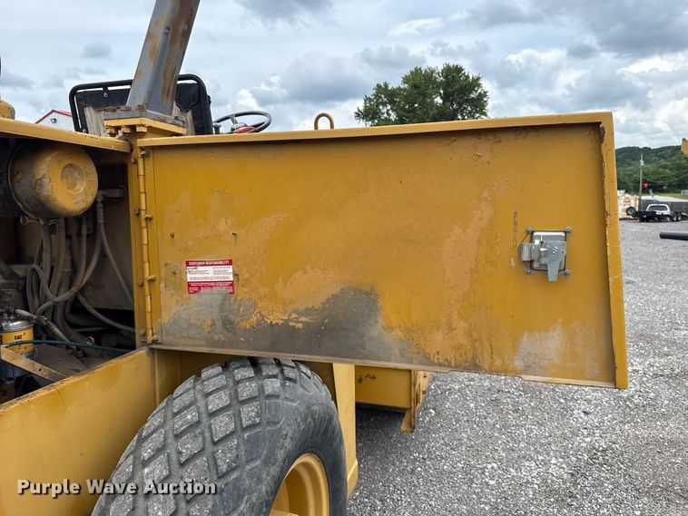 image for item ET6255 1994 Caterpillar CS-433B single drum vibratory roller
