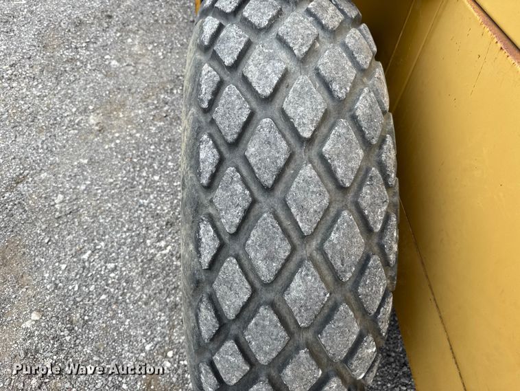 image for item ET6255 1994 Caterpillar CS-433B single drum vibratory roller