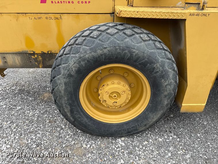 image for item ET6255 1994 Caterpillar CS-433B single drum vibratory roller