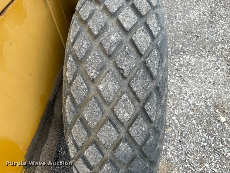 image for item ET6255 1994 Caterpillar CS-433B single drum vibratory roller