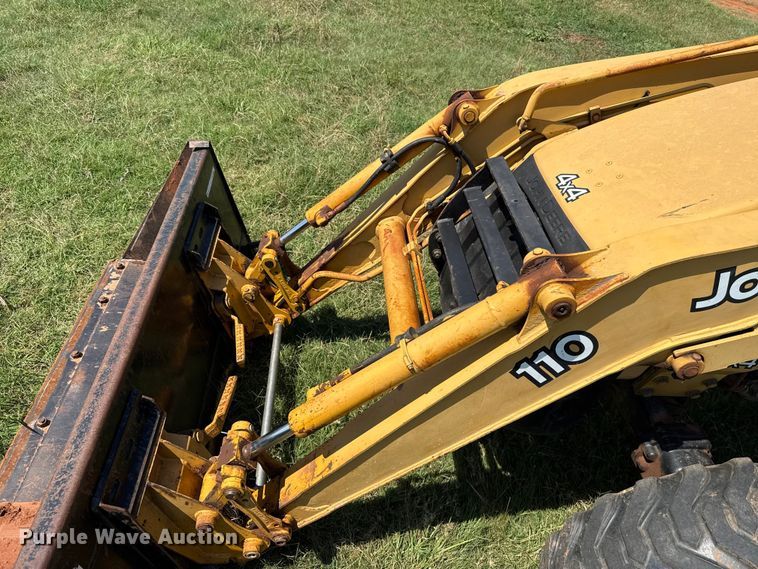 image for item ET6457 2004 John Deere 110 backhoe