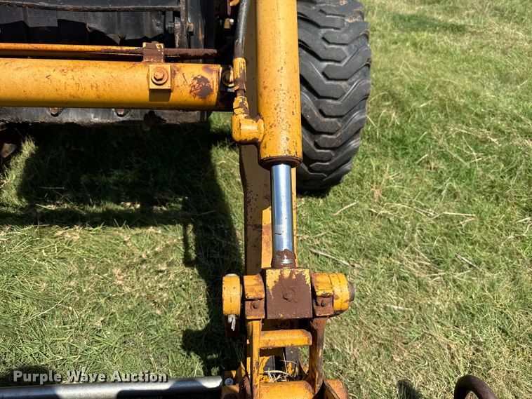 image for item ET6457 2004 John Deere 110 backhoe
