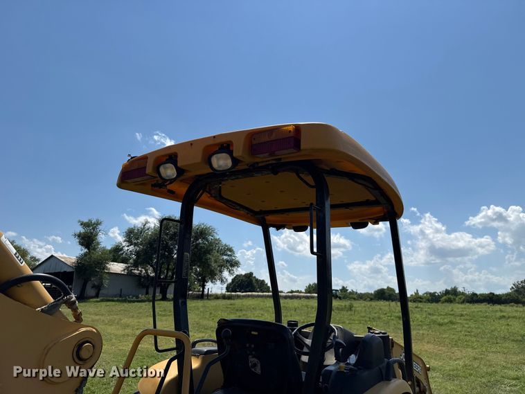 image for item ET6457 2004 John Deere 110 backhoe