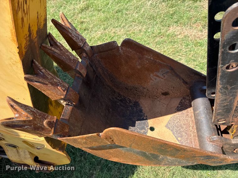 image for item ET6457 2004 John Deere 110 backhoe