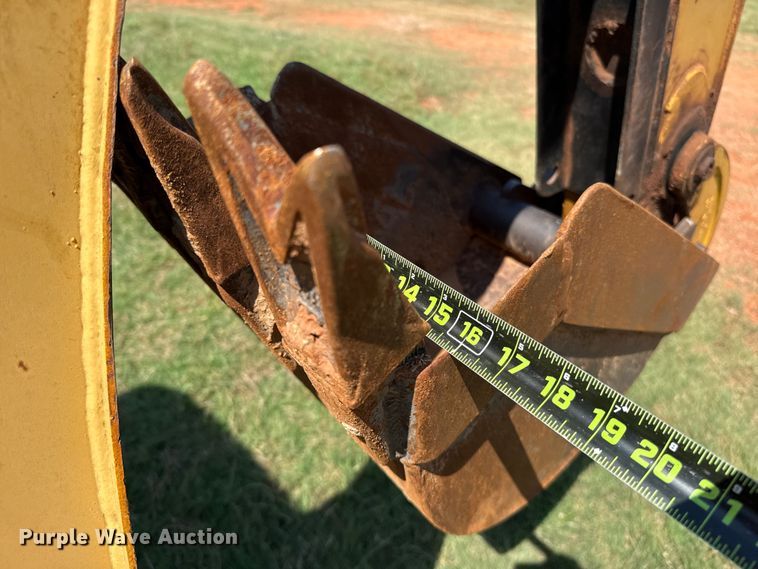 image for item ET6457 2004 John Deere 110 backhoe