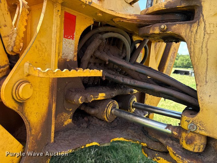 image for item ET6457 2004 John Deere 110 backhoe