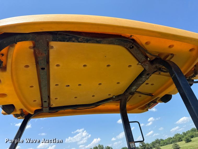 image for item ET6457 2004 John Deere 110 backhoe