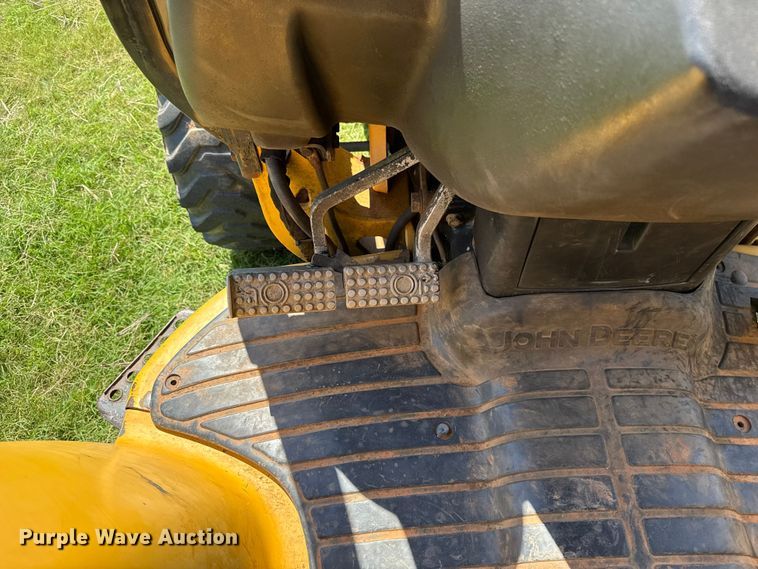 image for item ET6457 2004 John Deere 110 backhoe