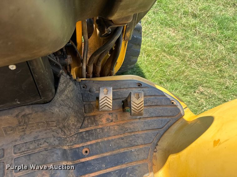 image for item ET6457 2004 John Deere 110 backhoe
