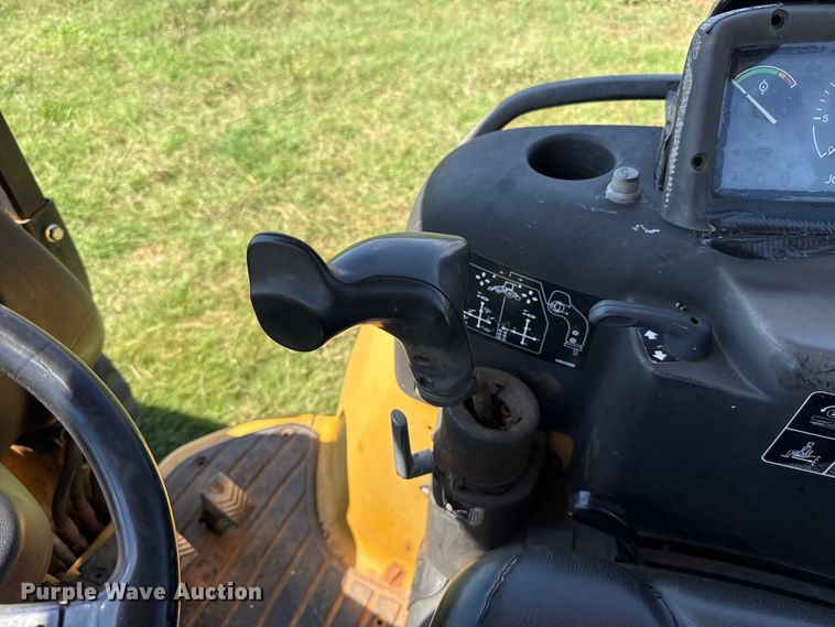 image for item ET6457 2004 John Deere 110 backhoe