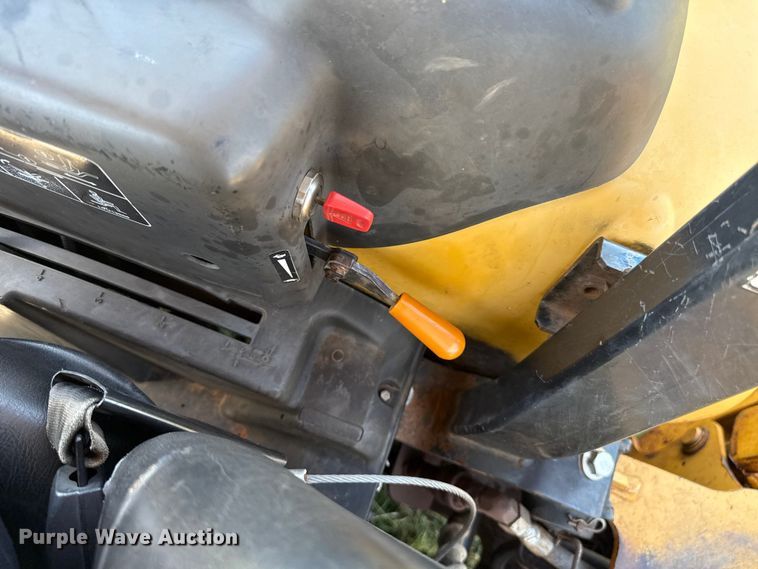 image for item ET6457 2004 John Deere 110 backhoe