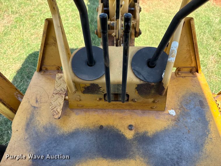 image for item ET6457 2004 John Deere 110 backhoe