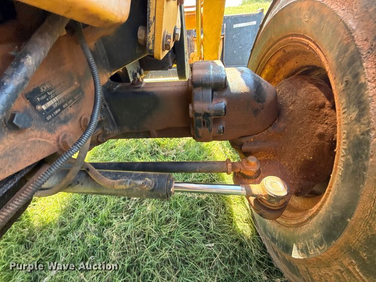 image for item ET6457 2004 John Deere 110 backhoe