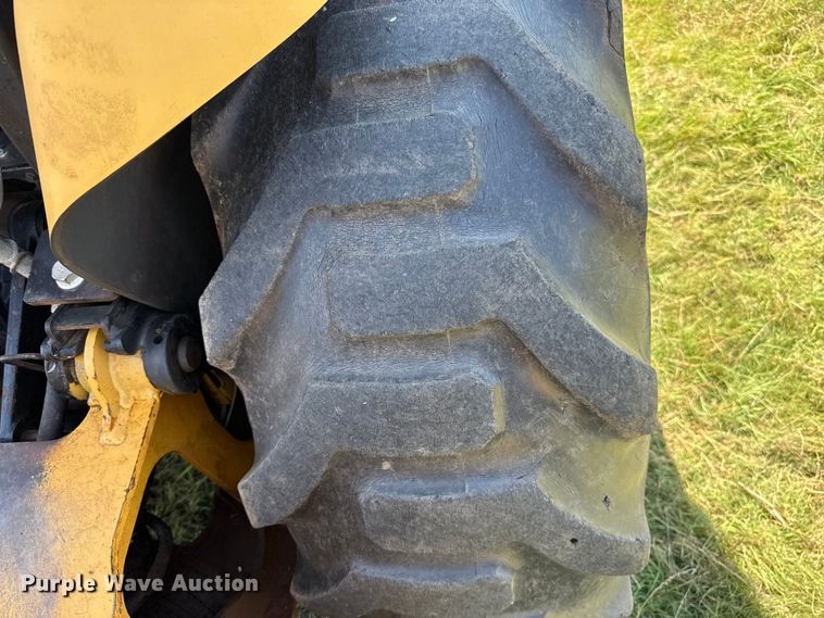 image for item ET6457 2004 John Deere 110 backhoe