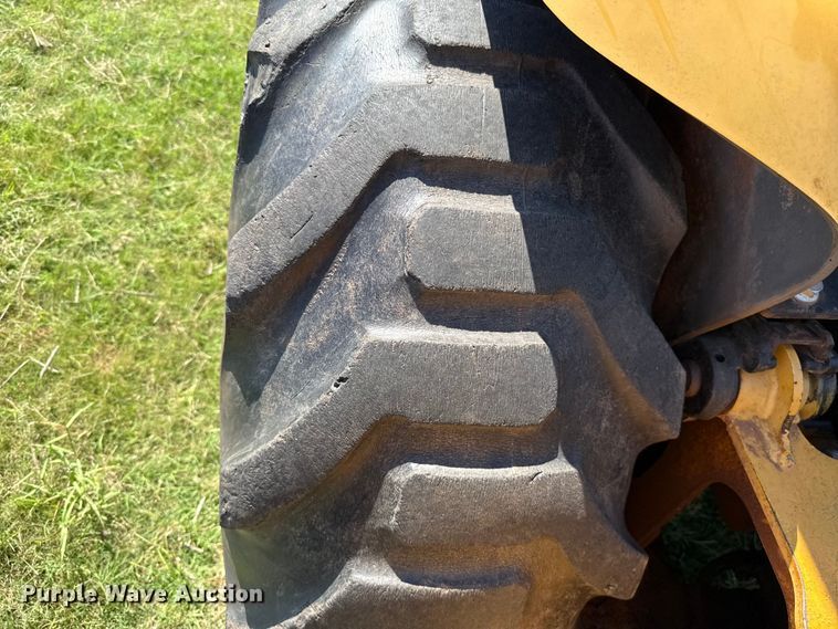 image for item ET6457 2004 John Deere 110 backhoe