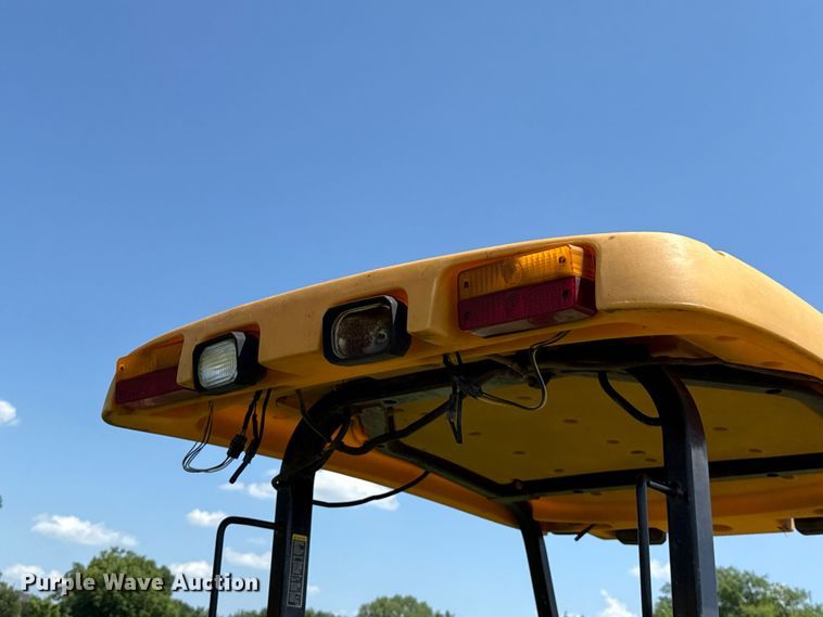 image for item ET6458 2006 John Deere 110 backhoe