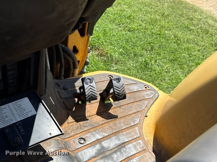 image for item ET6458 2006 John Deere 110 backhoe