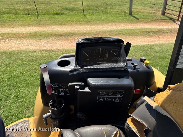 image for item ET6458 2006 John Deere 110 backhoe