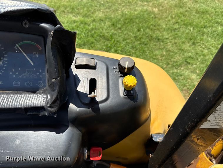 image for item ET6458 2006 John Deere 110 backhoe