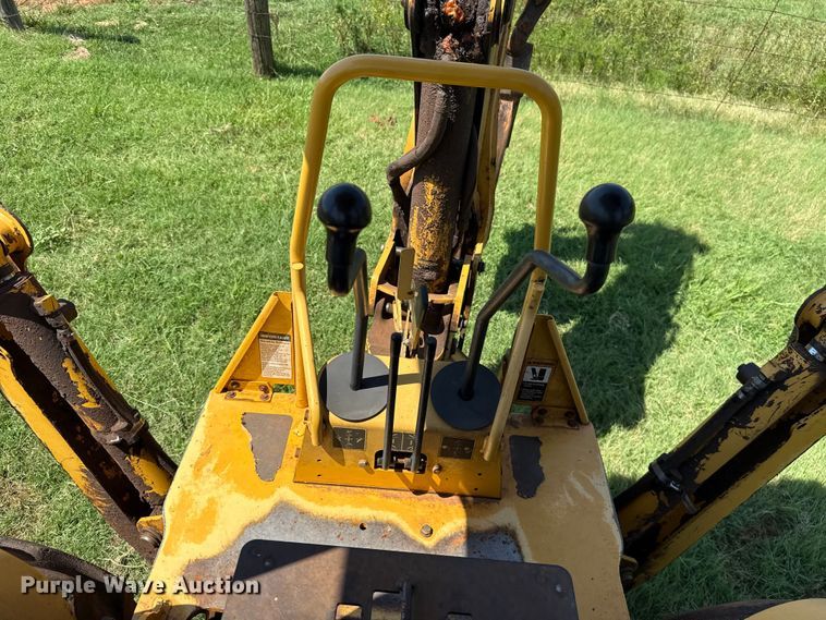 image for item ET6458 2006 John Deere 110 backhoe